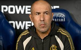 Leonardo Jardim segue preocupado com a situação de Arrascaeta