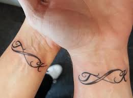 Unendlichkeitszeichen tattoo, unendlichkeitszeichen tattoo handgelenk, kindernamen tattoos. 1001 Ideen Und Inspirationen Fur Geschwister Tattoo Motive Geschwister Tattoo Unendlichkeitszeichen Tattoo Handgelenk Unendlichkeitszeichen Tattoo