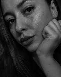 Fiz da minha boca um feitiço e da minha pele um poema. Quem decifra, se  apaixona. Quem não aguenta… se afoga.” #chatgpt #chatfoto