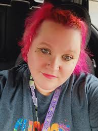 I miss my bright pink hair, but I LOVE This outfit!! ❤️😁