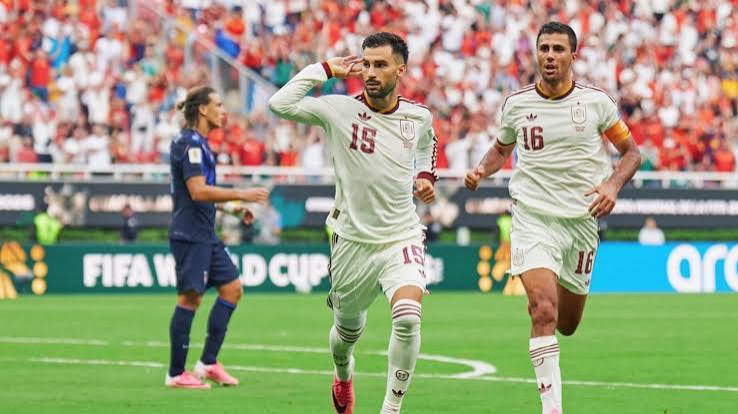 España gana a Uruguay (1-0) y pasa como líder de grupo | ORM