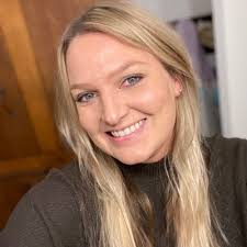 Britta Nelson (@b_nelson28)