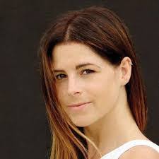 Elizabeth Corwin's Instagram, Twitter & Facebook