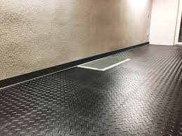 Wenn sie den garagenboden gerne mit anderen materialien neu gestalten möchten, brauchen sie nur etwas handwerkliches geschick und die nötige zeit dafür. Garage Pvc Boden Floorwork Floorwork Eu