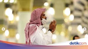 Gambar muslimah terdiri dari beberapa macam model dan bentuk, semakin berkembangnya zaman dan alat modern semua menjadi mudah. Sholat Pakai Masker Bagaimana Hukumnya Dalam Islam