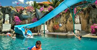 City view dari kolam renang ini begitu indah apalagi saat malam hari. 9 Resort Keluarga Pinggir Pantai Di Bali Dengan Kolam Anak Dan Perosotan Yang Asik