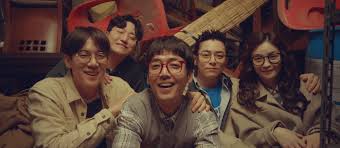 The cast is outstanding individually and together; Hospital Playlist Pd Praises Cast Explains Ik Jun And Song Hwa S Love Line Kdramastars