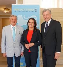 Évzáró interjújában arról is beszélt a miniszter. Novak Katalin Csalad Es Ifjusagugyert Felelos Allamtitkar Stuttgarti Latogatasa Magyarorszag Fokonzulatusa Stuttgart