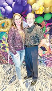 Vehicle crashes into a Savannah store