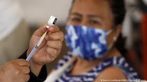 Vacunarse es un acto de solidaridad con los grupos de mayor riesgo: Coronavirus Hoy Ya Hay Mil Millones De Vacunas Administradas En El Mundo Coronavirus Dw 24 04 2021