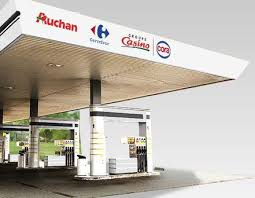 Au total, une trentaine de militants qui voulaient faire le clair entre la différence de prix. Carburants L Uip Auchan Carrefour Casino