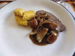 Rinderbraten Gegart Mit Niedrigtemperatur Dazu Polentarauten Und Zwiebel Feigensosse Rezept Kochbar De