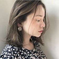 ミディアム 髪の量が多い人に似合うヘアスタイル 髪型 lala magazine ララマガジン 前髪なし ミディアム ボブ 30代 ハイライトカラー