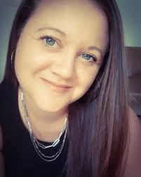 Jessica Larin's Instagram, Twitter & Facebook