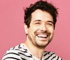 Steve Gagnon lance la pièce « Anna, ces trains qui foncent sur moi »