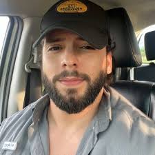 Ronnie Moreno (@alexronniemm)