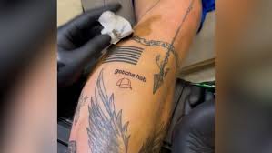 Check out the individual tattoos both team 10 people in the video or else in below pictures. Jake Paul Gets Tattoo Of Floyd Mayweather S Hat Sport Independent Tv