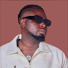 I'm happy to announce Pizzaman ChickenMan CEO invited me over and extended  my ambassadorial deal contract to 1 year straight 😊…hardwork indeed pays  off ..Thank you pizzamanchickenman CEO Chris for believing in