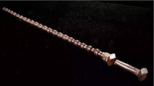 Re: [閒聊] 一樣是原地甩長鞭 氣勢怎麼差這麼多