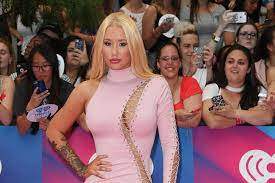 Not only is it fun (the hog is wearing a crown), but it spans a full foot! Iggy Azalea And Azealia Banks End Feud With Collaboration