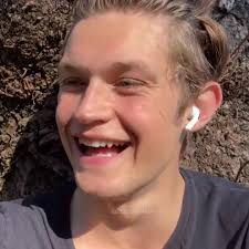 El humor de Damian Hardung: risas aseguradas