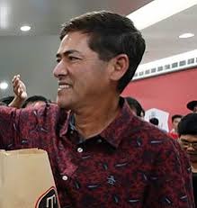 Sundan ang senador ng pamilyang pilipino sa bawat hakbang ng kanyang serbisyo publiko!. Vic Sotto Wikipedia