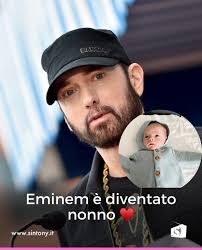 Eminem è ufficialmente nonno! Il 14 marzo 2025, Hailie Jade e suo marito  Evan McClintock hanno dato il benvenuto al piccolo Elliot Marshall — un  dolce omaggio al leggendario Slim Shady.