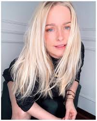 Bom dia ☀️ Todos inteiros pós carnaval ? 🪅🎉