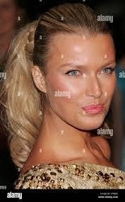 Veronica Maxwell's Instagram, Twitter & Facebook