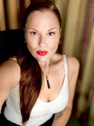 A couple of vanity shots (more substance pics later, if you've got a thirst  for beach pics I promise they're coming 🤩). Pic 1