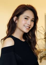 In This Photo Taken On Saturday Aug 5 2017 Taiwanese Actress Rainie Yang Smiles During An Interview With The As Beautiful Actresses Beauty Female Actresses