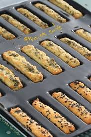 Fingers Aperitif A L Ail Des Ours Et A La Tomate La Cuisine De Guylaine Recettes De Cuisine Cuisine Recette Aperitif