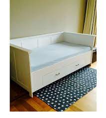 Dieses vorteilhafte einzelbett verfügt über einen dekorativen rahmen. Bett Mit Lehne 90x200 Cm Lattenrost 2 Schubladen Optional