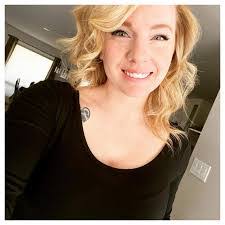 Katie Summers's Instagram, Twitter & Facebook