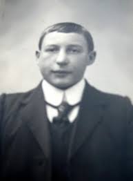 Daniel Skar's Instagram, Twitter & Facebook