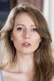 Gina Snow's Instagram, Twitter & Facebook