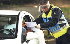 Circulação na via pública no dia 26, funcionamento dos restaurantes permitido até às 15h30 nos concelhos de risco muito elevado e extremo. Pandemia Leva A Nova Proibicao De Circulacao Entre Concelhos Jornal Economico