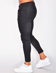 Nous accordons une importance cruciale à la coupe et que vous soyez du style décontracté ou chic, vous trouverez votre bonheur parmi notre gamme conçue par des experts. Herrenjeans Jeans Industry