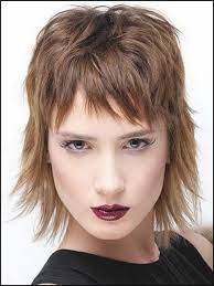 70er frisuren die 5 schönsten retro styles desired de. Stufige Kurzhaarfrisuren Fur Kurz Haar Frauen Frisuren Halblang Einfache Frisuren Short Hair Styles Hair Styles Short Hairstyles For Women