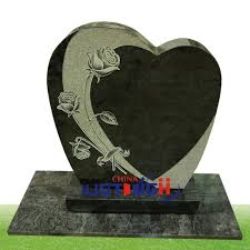 Pierre Tombale En Forme De Coeur Avec Sculpture En Rose Xiamen Justhigh Import Export Co Ltd Pierre Tombale Formes De Coeur Pierre