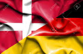 An der mastseite der flagge dänemark befindet sich ein besatzband mit metallösen. Wehende Flagge Von Deutschland Und Danemark Lizenzfreie Fotos Bilder Und Stock Fotografie Image 54431833