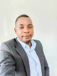 Conversation with Jayden! Leo morning,nikivalisha Jay uniform,he really  wantyed kuvaa za nyumbani,huwa anaziita "nguo ya church".akasema "ama  univalishe nguo ya church alafu kesho ndio nitavaa uniform",nikamwambia leo  si weekend,nguo ya church hadi