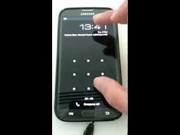 как перенести фото с Samsung Galaxy S3 на компьютер Hacked How Thieves Bypass The Lock Screen On Your Samsung Galaxy Note 2 Galaxy S3 More Android Phones From Http Smar Droid Phone Samsung Samsung Galaxy