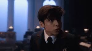 ¿cómo reaccionaría aidan al verte con otro? Aidan Gallagher Umbrella Academy Gif Aidangallagher Aidan Gallagher Discover Share Gifs