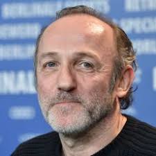 Robert senft 91 éves, öntörvényű nyugdíjas, aki egy kis telken lakik bécsben. Karl Markovics Biography Date Of Birth Place Of Birth Filmography