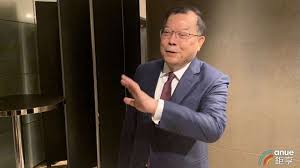 但赖力鹏说，要把风挡住。因为风太大的时候听不见周围环境的声音。 静下心来思考， ai 到底能在新药研发中做什么？ 晶泰科技联合创始人 赖力鹏认为， ai 能 帮助药物化学家突破 已有经验认知 局限。 以深度学习为基础，根据具体的项目需要，灵活结合不同的方法，是在 10 的 60. åŠ›æ™¶è'£åº§é™³ç'žéš†è¾­ä»»é»ƒå´‡ä»å›žé‹æŽ¥ä»» Anueé‰…äº¨ å°è‚¡æ–°èž