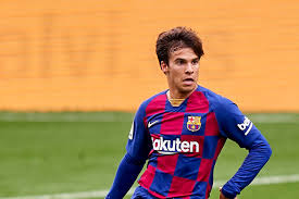 Barcelona futbolcu riqui puig'in son fotoğrafı, fenerbahçe'nin eski golcüsü robin van persie'ye benzetildi. Riqui Puig Fires Up Barcelona Ahead Of Atletico Madrid Clash Barca Blaugranes