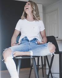 Det blir en ærlig og rørende prat om adopsjon, det å føle seg annerledes, det å ikke ville ha barn, kjærlighet, romantikk og ikke minst pulings. Jorun Stiansen S Feet Wikifeet