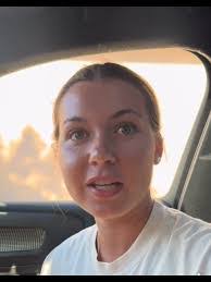 Liz Hazen's Instagram, Twitter & Facebook