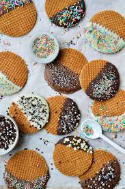 Recept Gepimpte Stroopwafels Met Chocolade Njam Stroopwafel High Tea Voedsel Chocolade